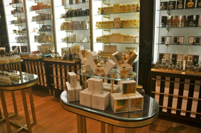 Henri Bendel Fifth Avenue New-York introducing Hayari-Paris Perfumes